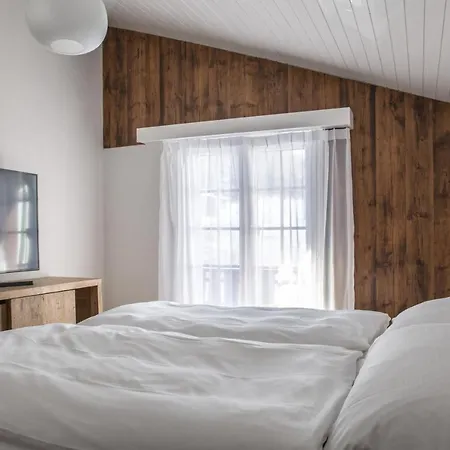 Josianne Зас-Фе